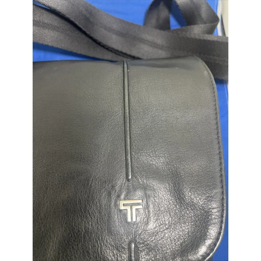 TUMI 6923D Bryce Black Leather Messenger Bag Crossbody Shoulder Flap Pouch